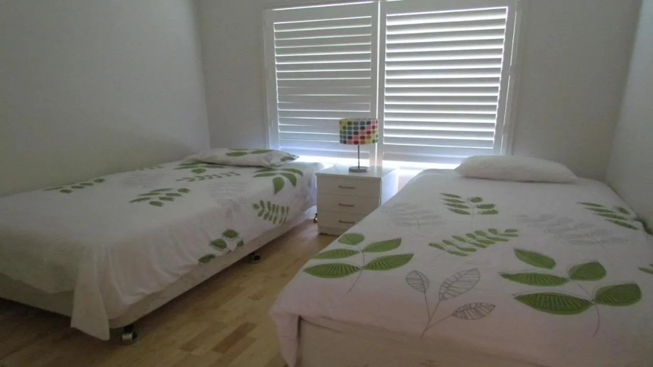 Contatti di 77 Roderick St Moffat Beach Qld